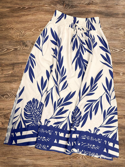 Damen Sommer-Urlaubsoutfit im tropischen Stil – Ärmelloses Top mit gemustertem Maxirock
