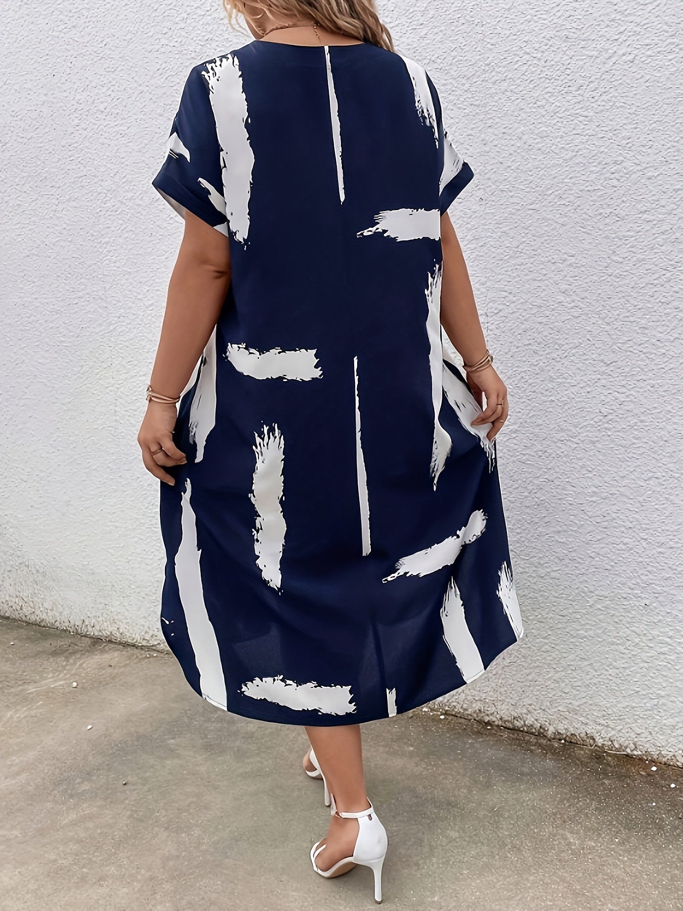 Damen Elegant Midi Tunika Kleid mit V-Ausschnitt und Modernem Print – Ideal für Alltag und besondere Anlässe