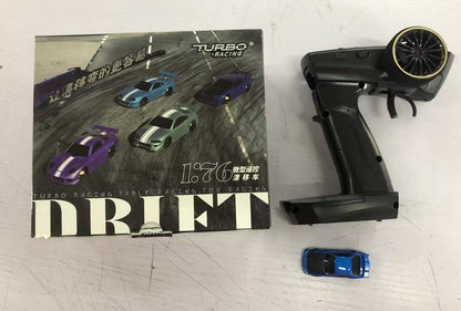 1:76 RC driftbil C64 – turbo racermodelbil til drenge fra 14 år, fjernstyret driftbil med gyro og LED-forlygter