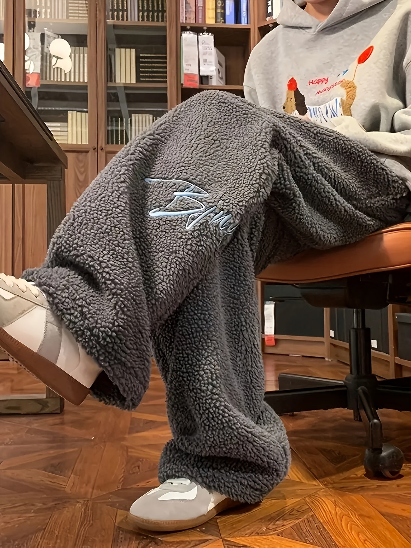 Weite Teddyfleece Hose für Damen, Plüschhose mit Stickerei, lockerer Schnitt