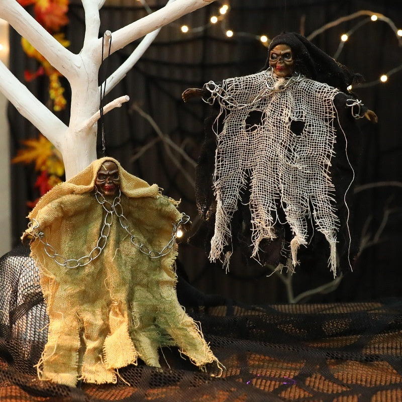 Halloween hængende spøgelser med lysende øjne og kæde – Uhyggelig dekoration til Halloween-fester