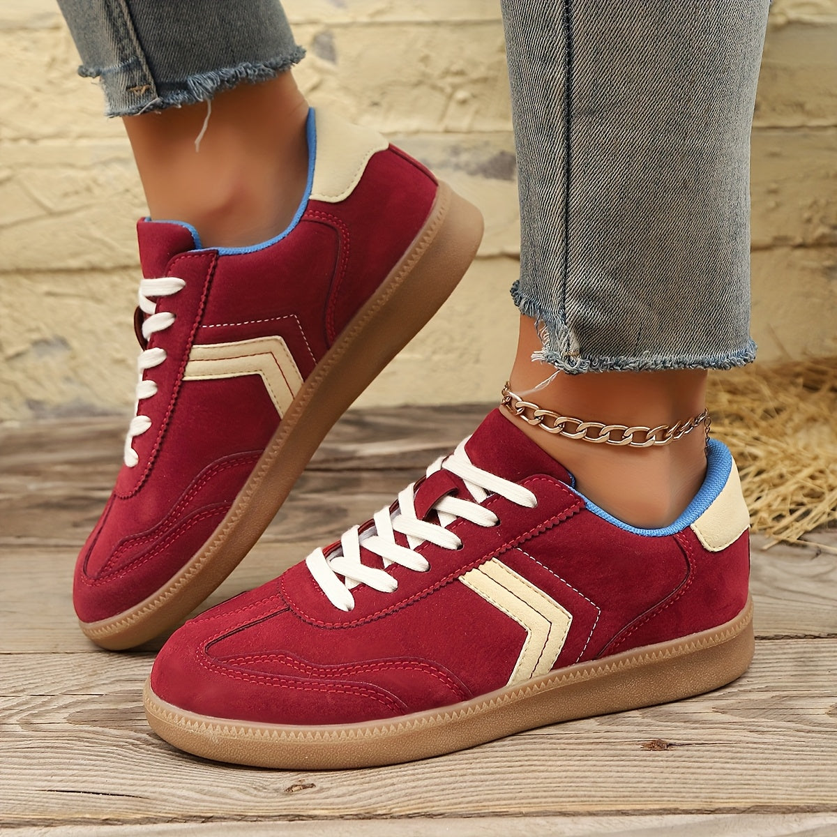 Damsneaker i retrostil med färgblockdesign för fritid och vardag