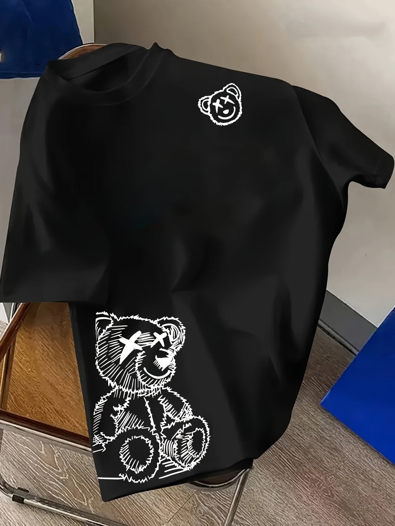 T-shirt uomo con stampa artistica di orso e stile streetwear moderno