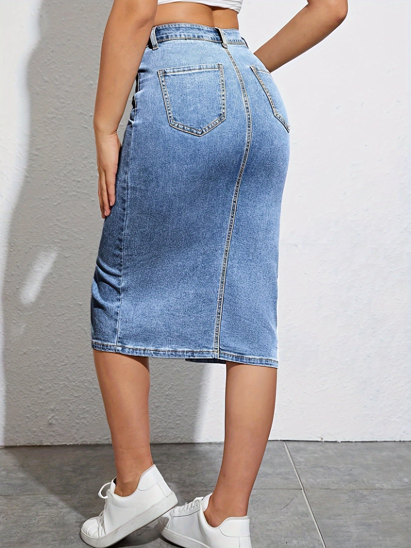 Damejeans-midirok med høj talje og frontslids – moderigtig fritidsstil til sommeren