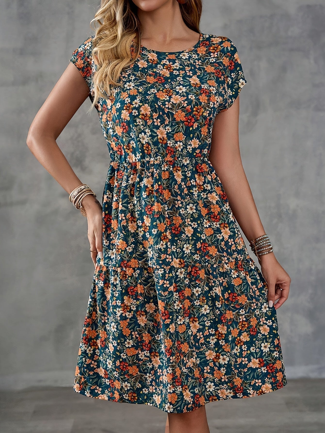 Damen Sommerkleid im Blumenmuster – Freizeit & Urlaub, Kurzarm, Knielang, A-Linie