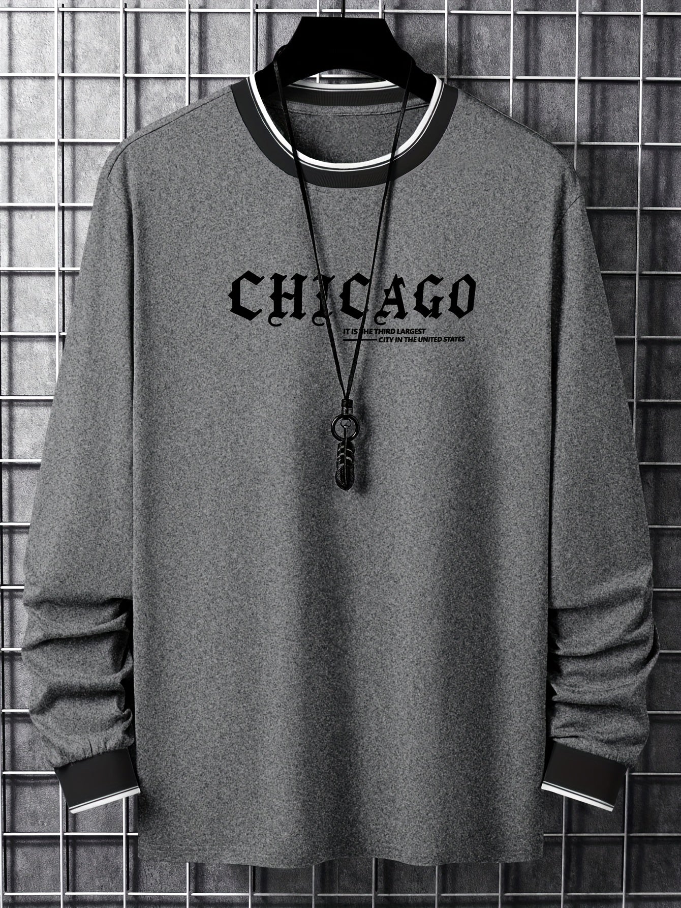 Herren Langarmshirt mit Chicago-Schriftzug und Rippbündchen, Rundhalsausschnitt