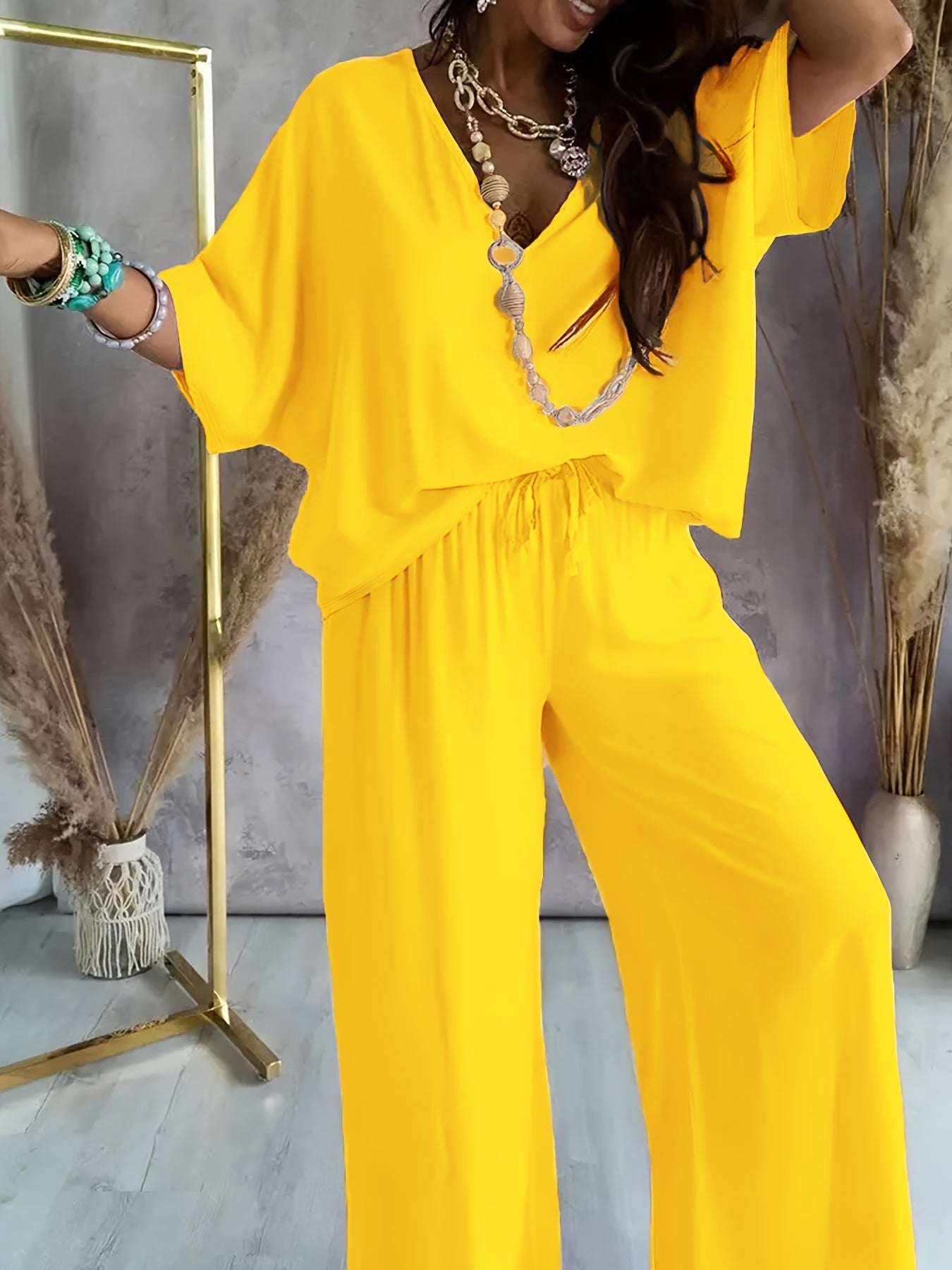 Damen Jumpsuit mit weitem Bein und V-Ausschnitt – Eleganter Freizeit Overall für Frühling und Sommer