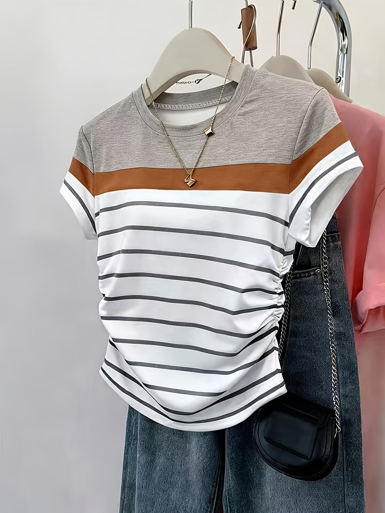 Damen T-Shirt mit Streifen und Raffung – Modisches Freizeitshirt, Sommer-Stil