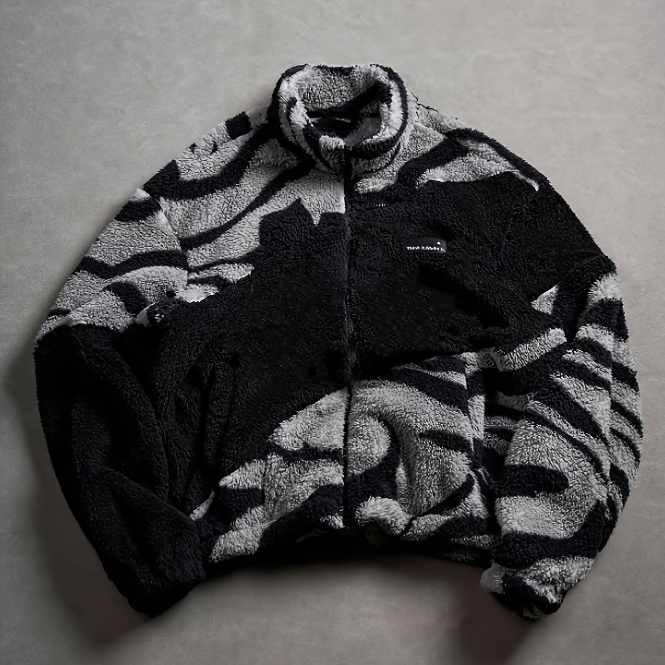 Chaqueta unisex de forro polar de peluche con estampado de cebra y cuello alto