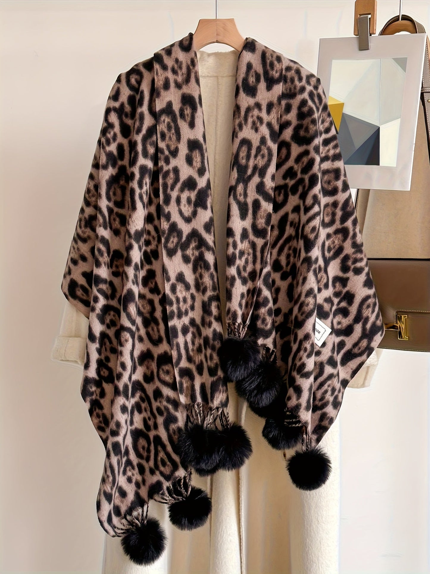 Schal mit Leopardenmuster und Pompons, weiches Material