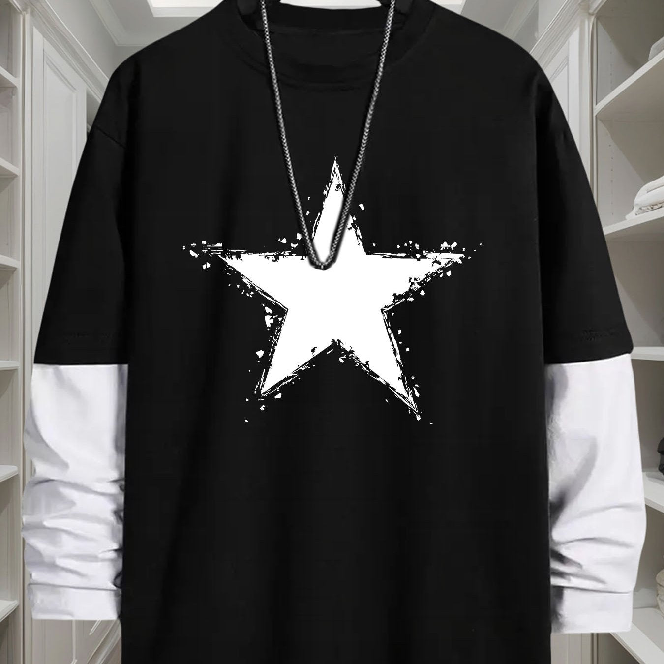 Herre-langærmet T-shirt med to-lagslook, stjerneprint og rund hals