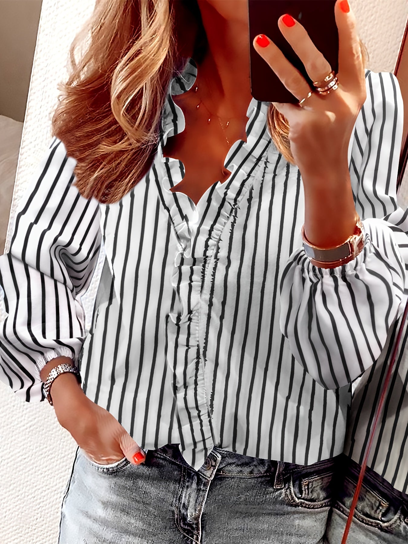 Blusa de mujer elegante con cuello volante y mangas largas – Camiseta de moda para el día a día y la oficina