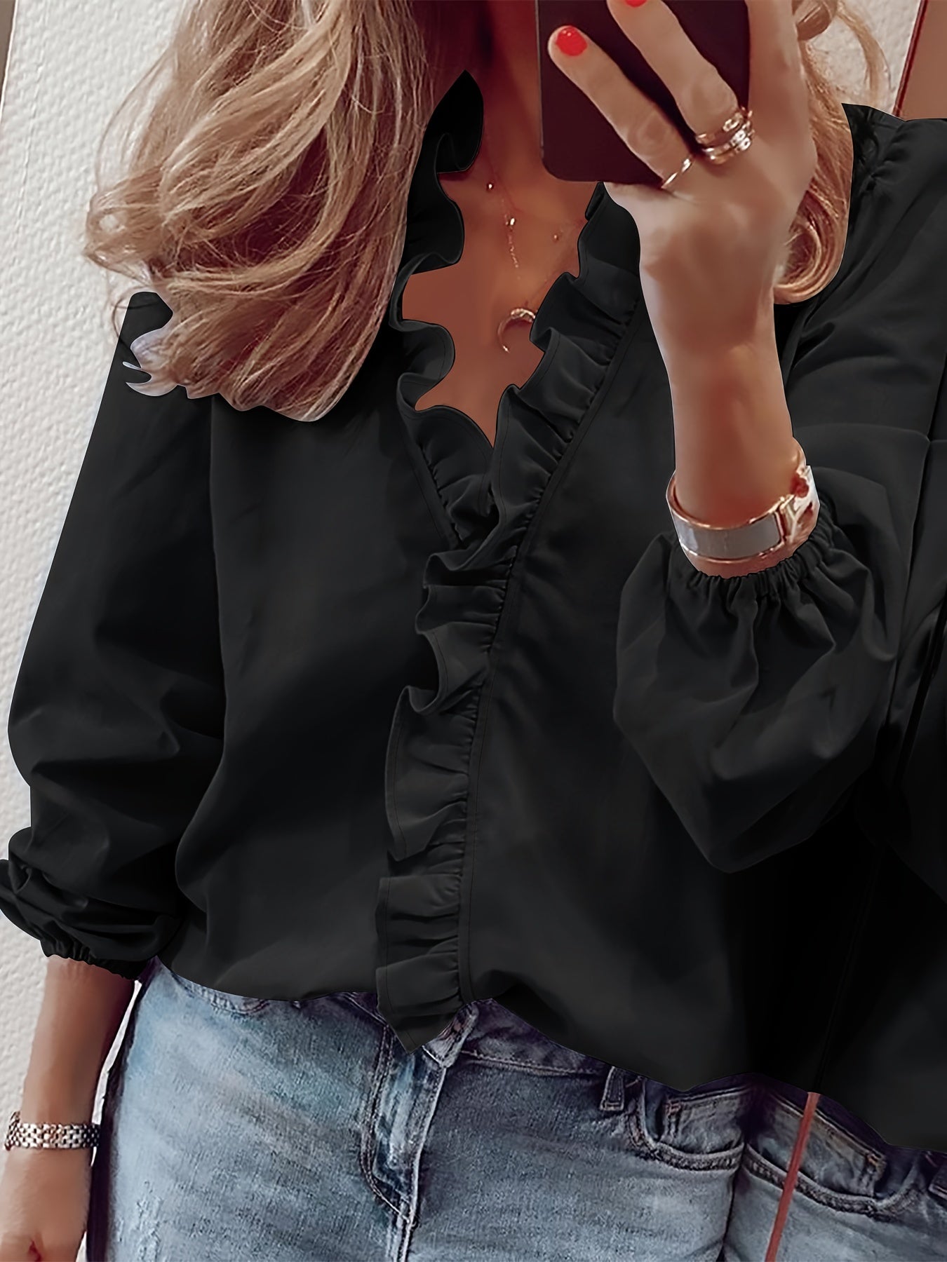 Blusa de mujer elegante con cuello volante y mangas largas – Camiseta de moda para el día a día y la oficina