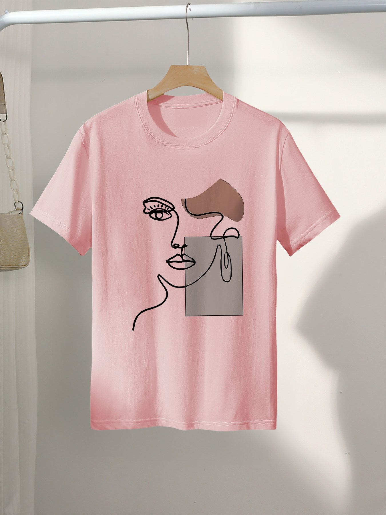 Damen T-Shirt mit abstraktem Gesicht Print – Modernes Kunst Casual Shirt für Alltag & Freizeit
