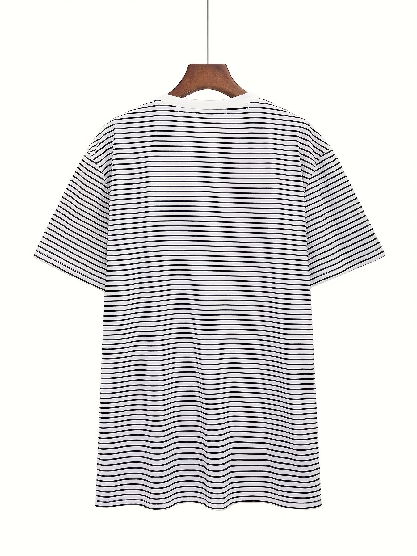 Męski T-shirt z klasycznymi paskami – krótki rękaw, nowoczesny i wszechstronny
