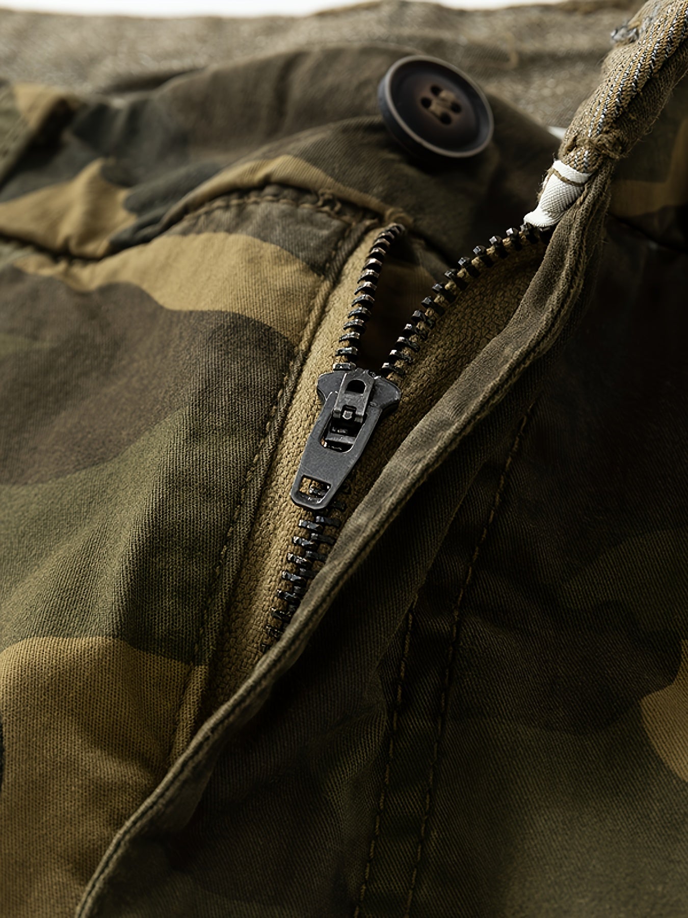 Pantaloncini Cargo Uomo Design Camouflage – Bermuda Outdoor e Tempo Libero con Tasche