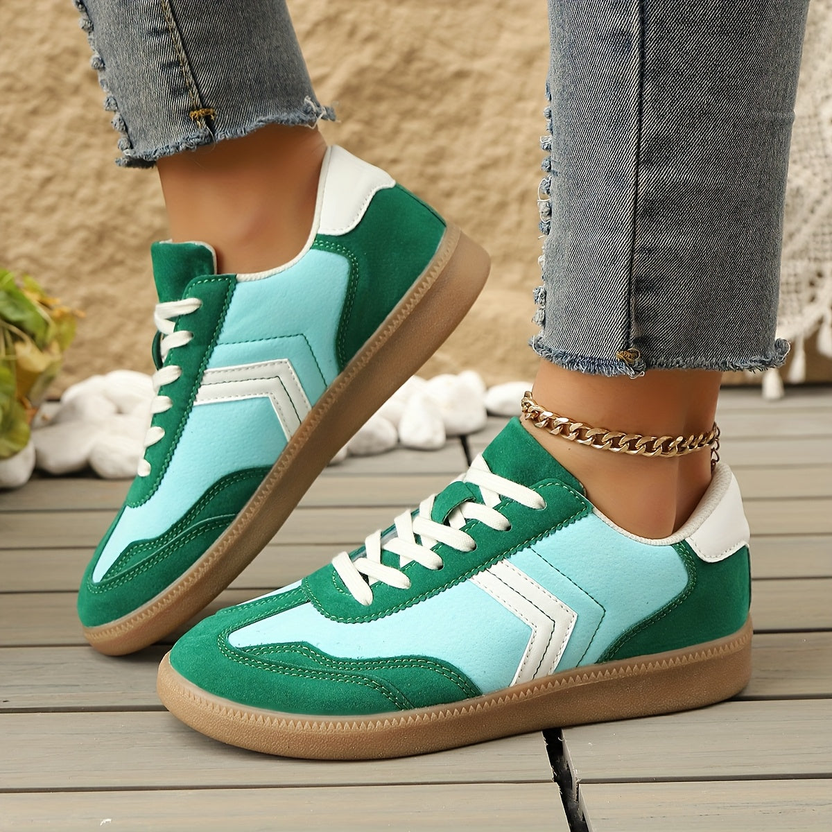Damsneaker i retrostil med färgblockdesign för fritid och vardag