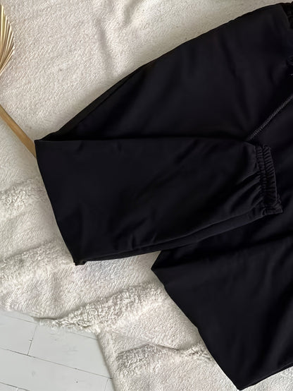 Dames joggingpak in twee delen, zwart cropped topje en joggingbroek