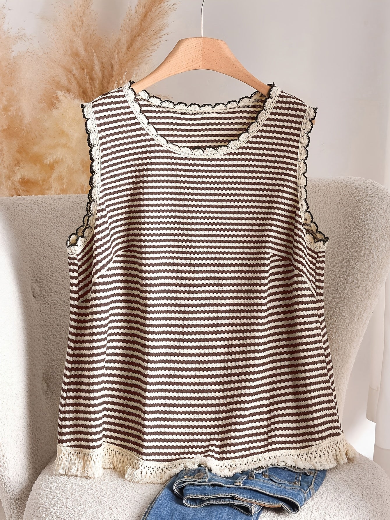 Dame strikket topp i boho-stil med striper og frynser, ermeløs – Perfekt for vår og sommer