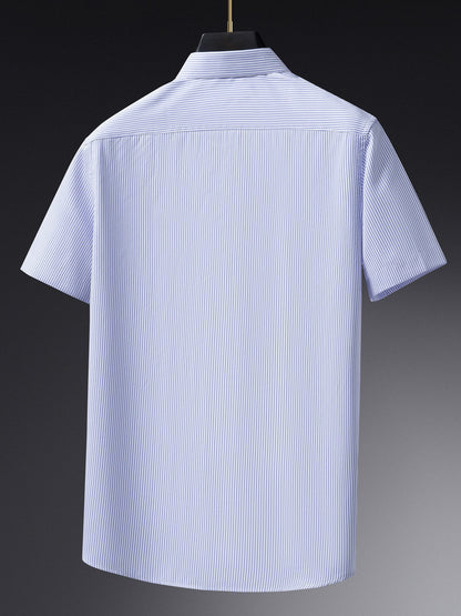 Camicia da uomo a maniche corte business con classiche righe e colletto moderno – Elegante outfit casual e da ufficio