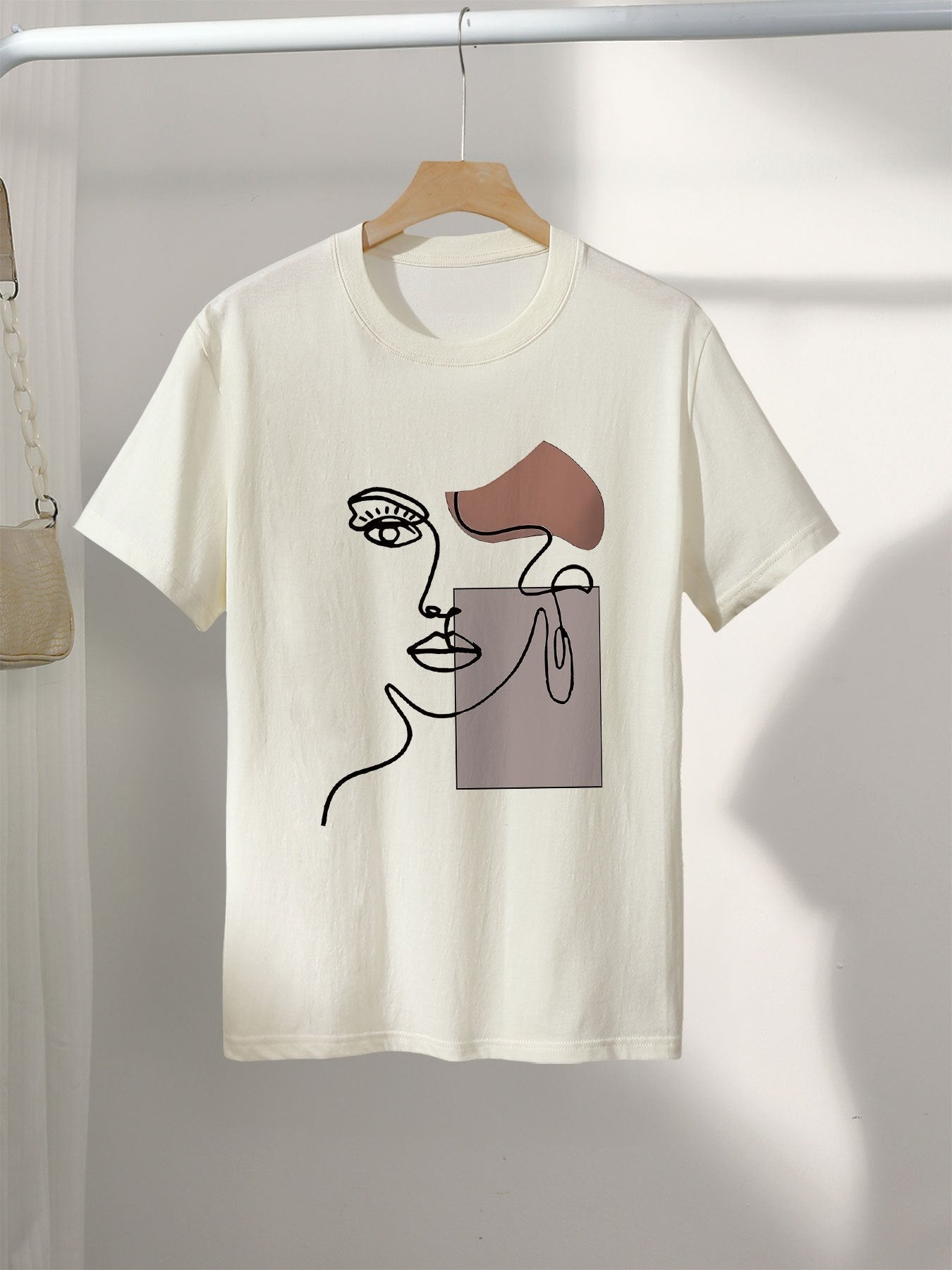 Damen T-Shirt mit abstraktem Gesicht Print – Modernes Kunst Casual Shirt für Alltag & Freizeit