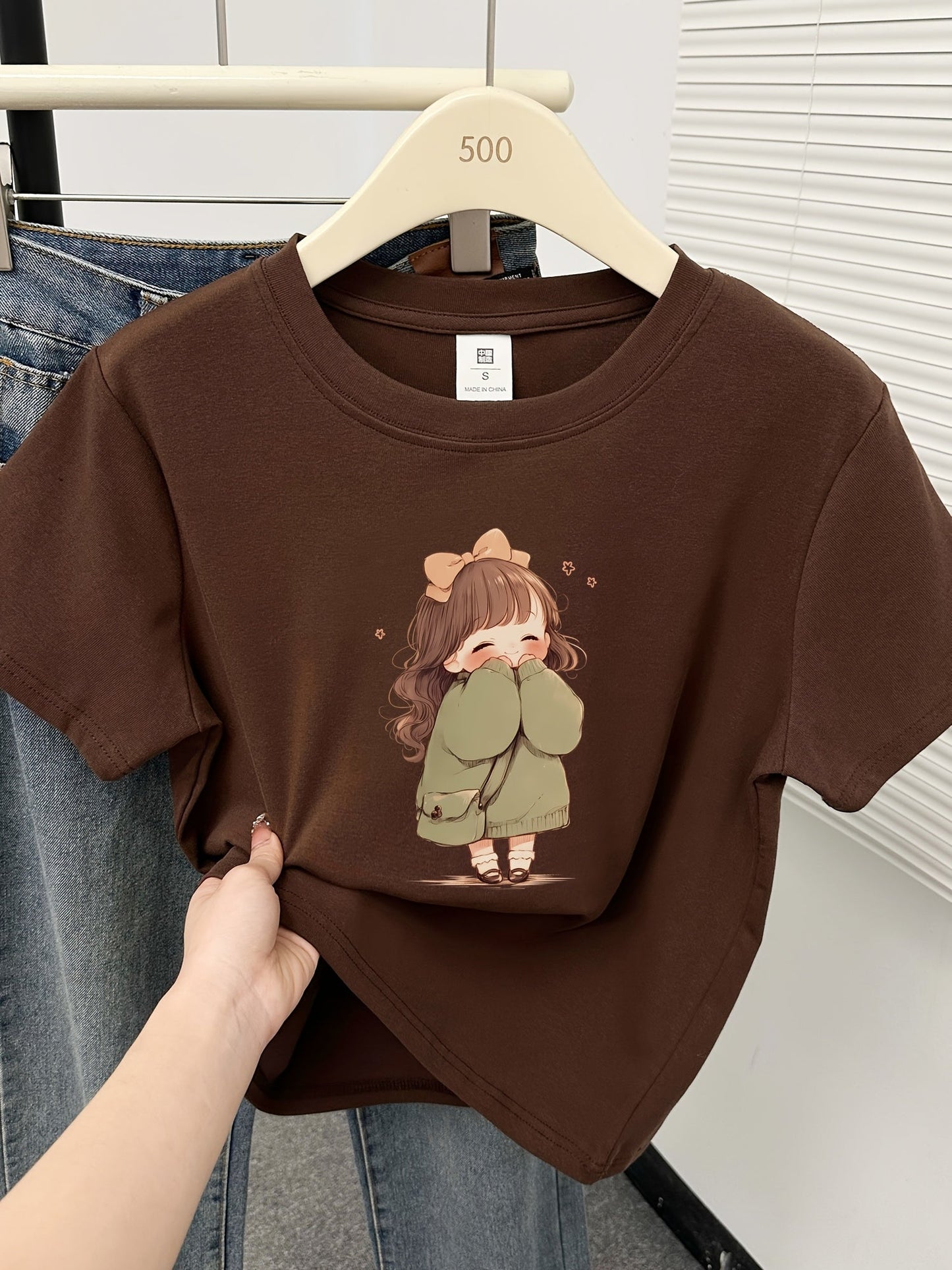 Dam-pyjamaset kortärmad t-shirt och rutiga byxor – bekväm sovdräkt i casualstil
