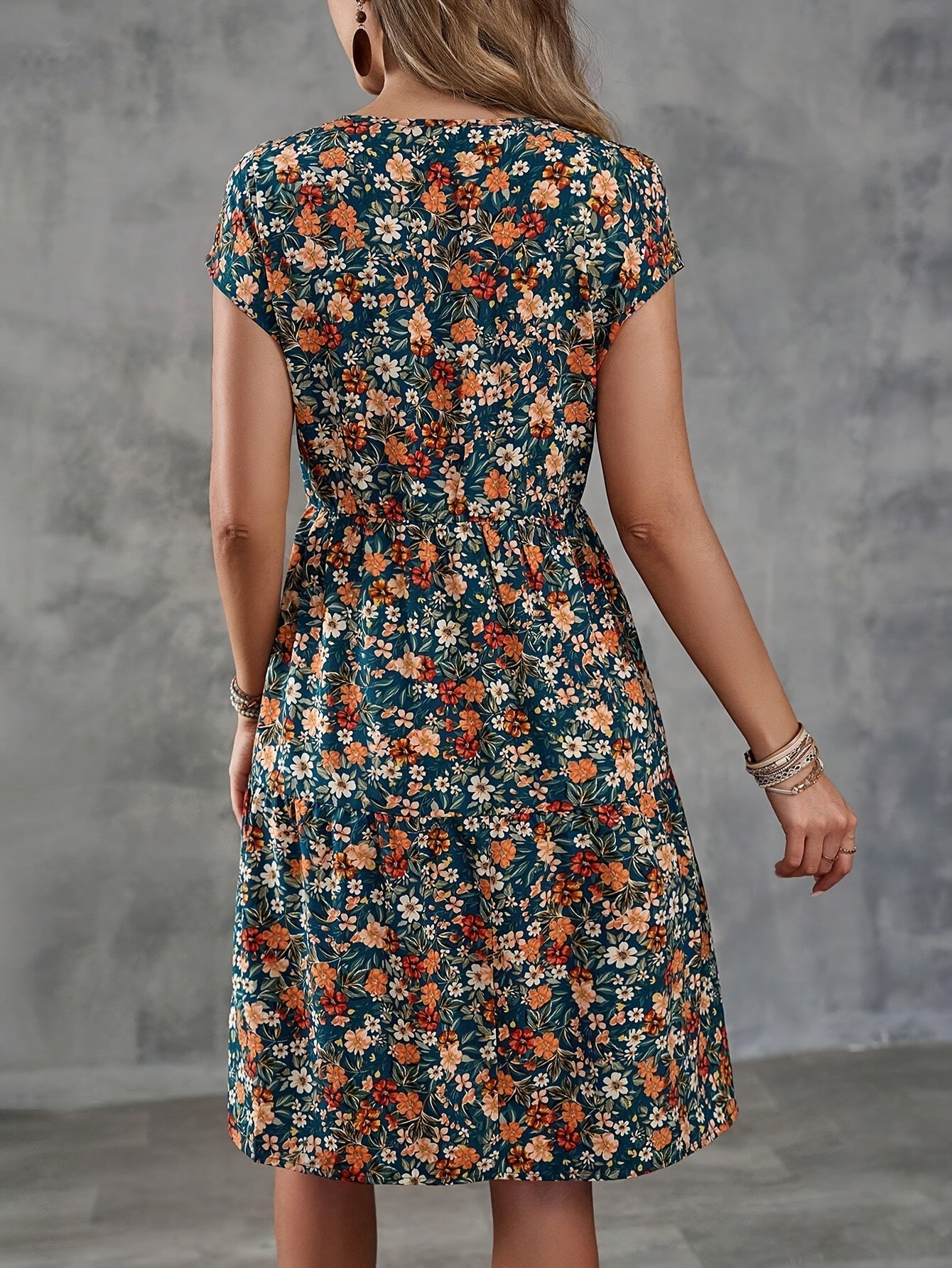 Damen Sommerkleid im Blumenmuster – Freizeit & Urlaub, Kurzarm, Knielang, A-Linie