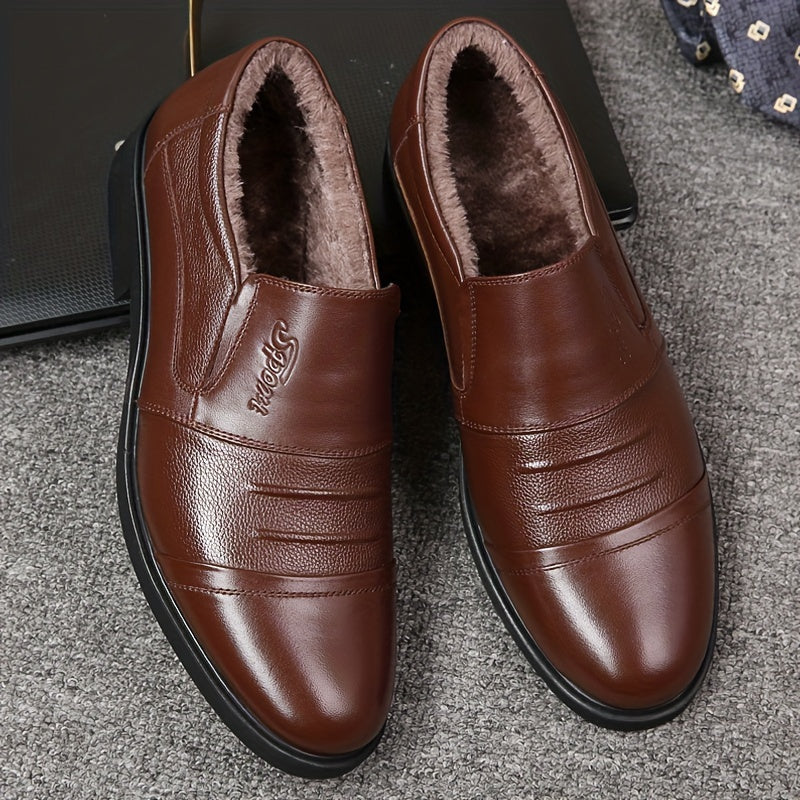 Herren Slipper mit weichem Futter, dunkler Sohle und Ziernähten