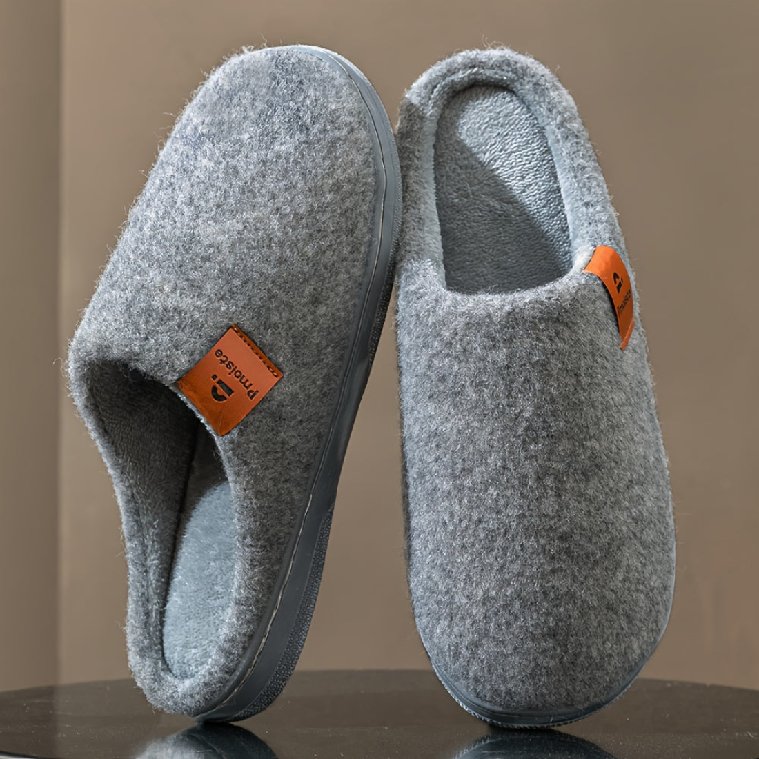 Gezellige pantoffels, zachte en pluizige warme slippers met comfort