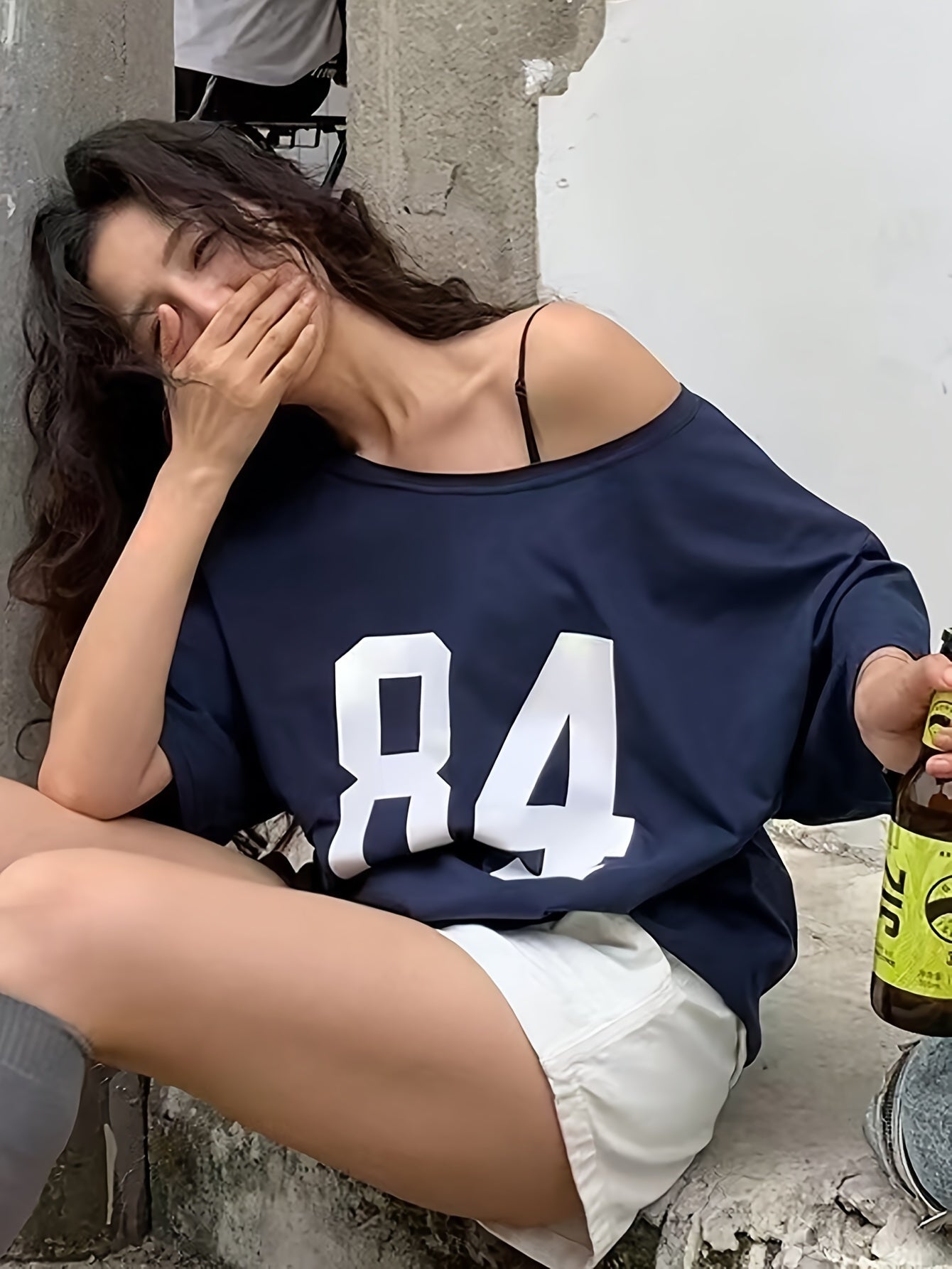 Dams Oversized T-shirt i Varsity-stil med nummer 84 – Avslappnad streetwear-topp