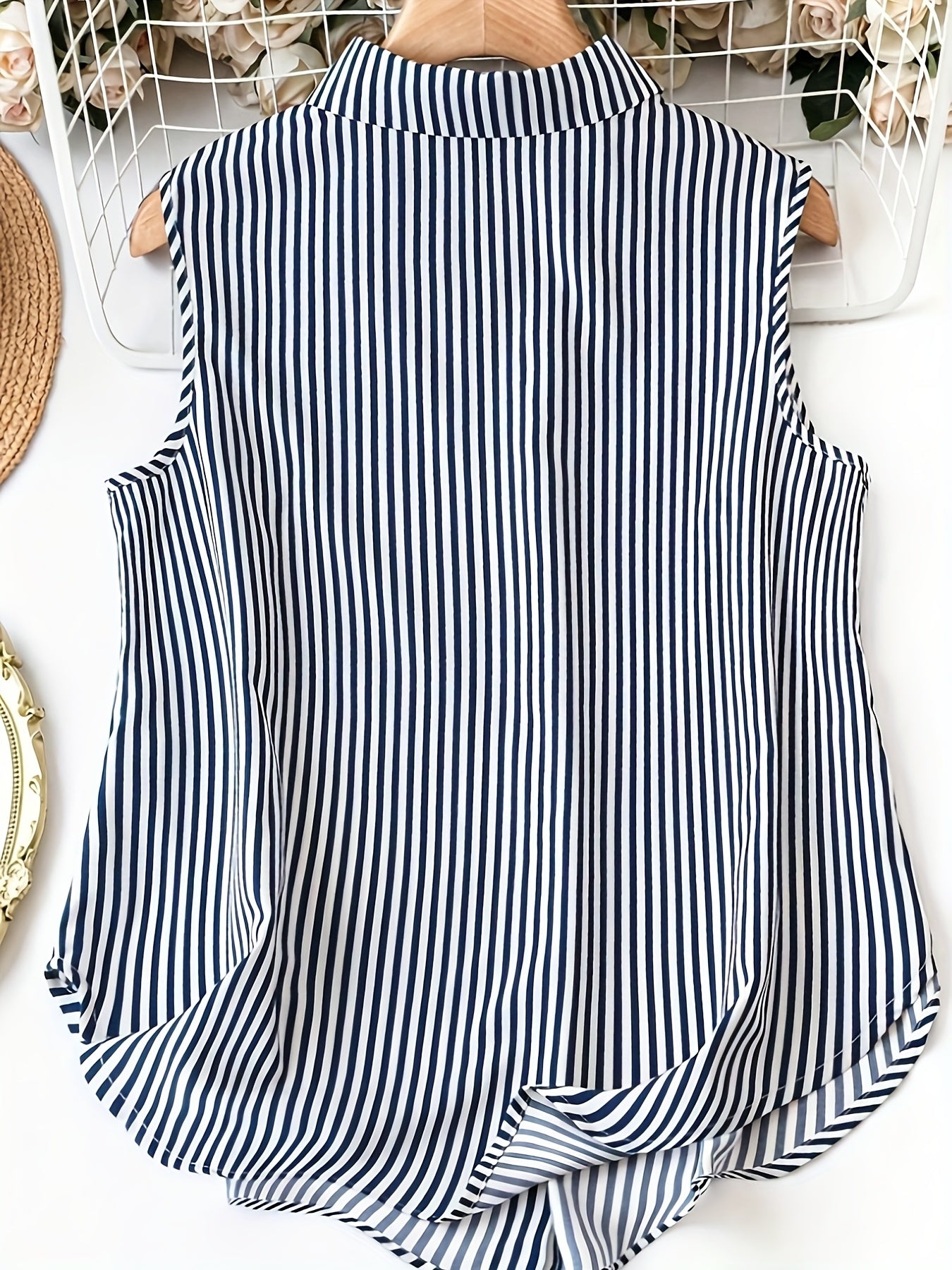 Blusa sin mangas para mujer con estampado de rayas y bolsillos en el pecho – Look veraniego elegante para oficina y tiempo libre