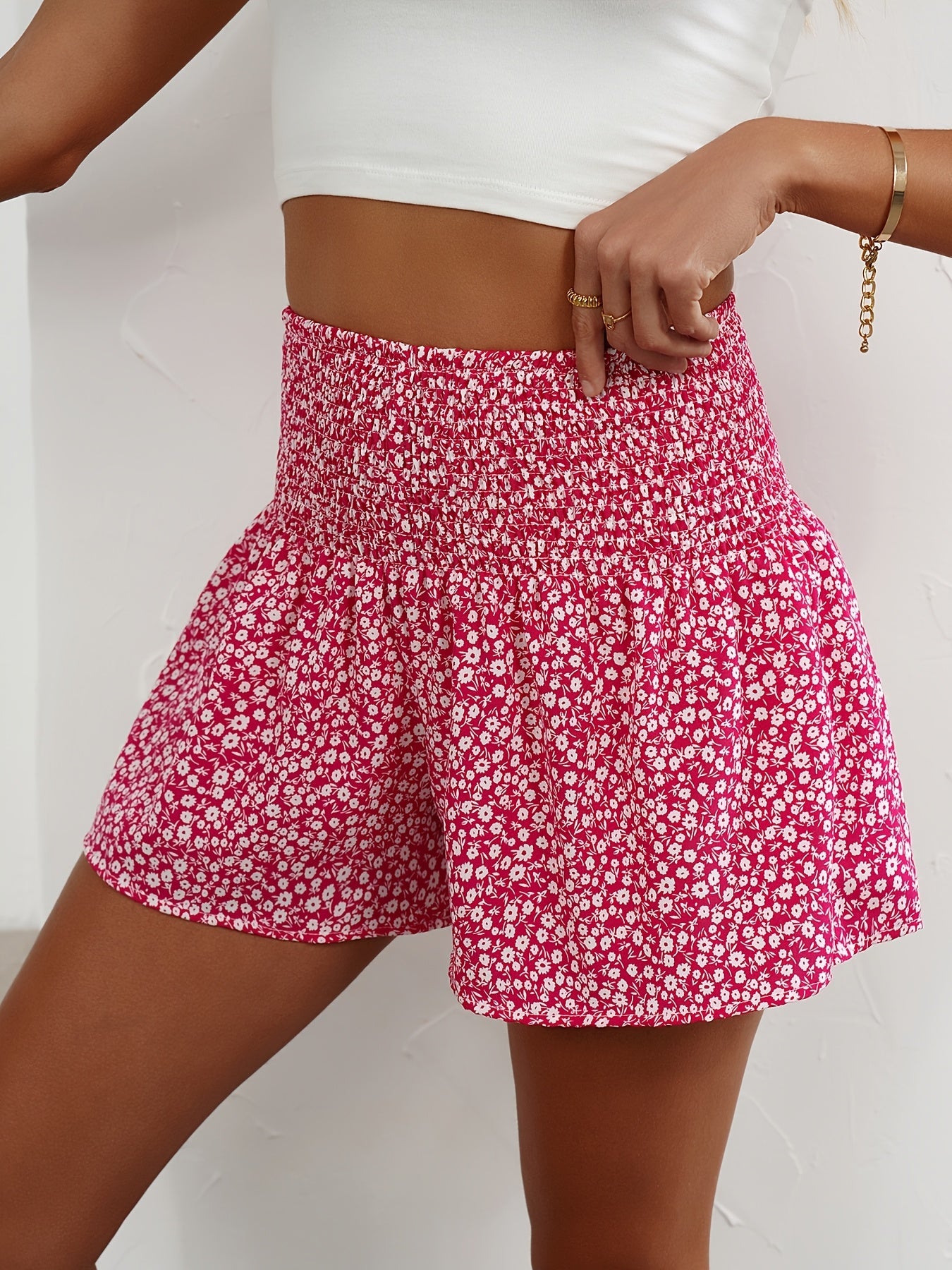 Dame sommershorts med blomsterprint og smock-midje – fritid og ferie