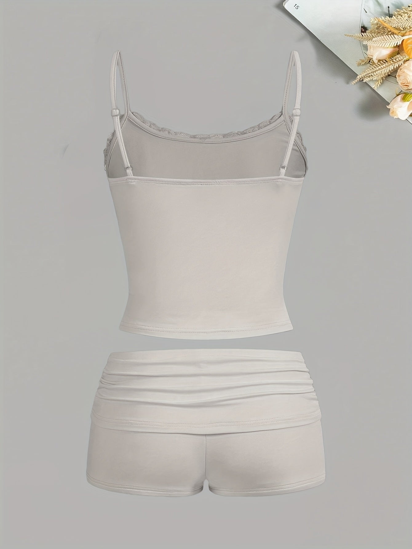 Dame Loungewear Sæt – Elegant kort top og shorts, ideel til fritid og sommer