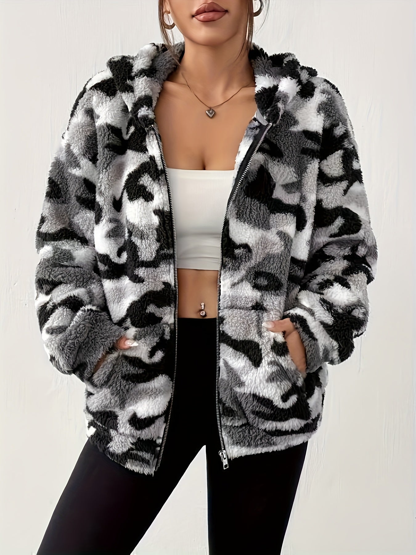 Teddy-Fleece Jacke mit Kapuze und Reißverschluss, Tarnmuster für Damen