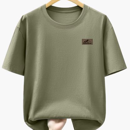 Herre T-skjorte med minimalistisk fjell-logo – fritid, urban stil, perfekt for hverdag og helg