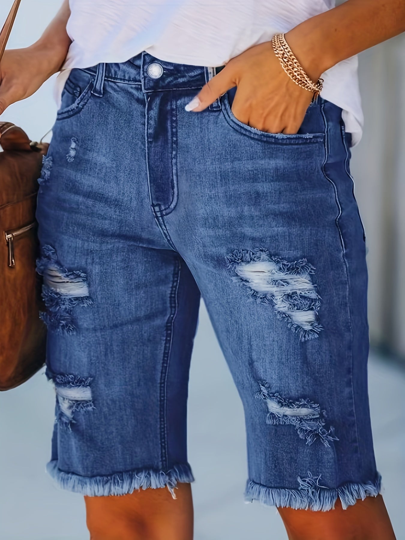 Bermuda jeans da donna effetto usato con frange – Moda estiva alla moda, streetwear e tempo libero