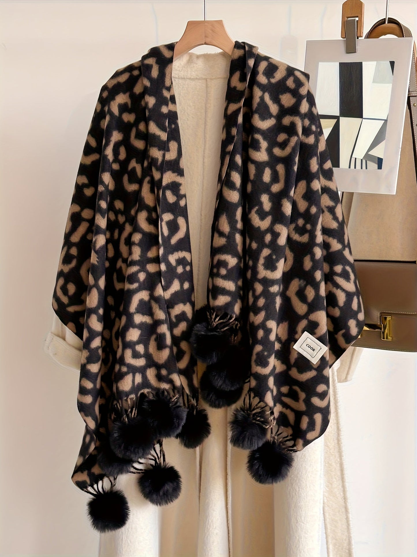 Schal mit Leopardenmuster und Pompons, weiches Material