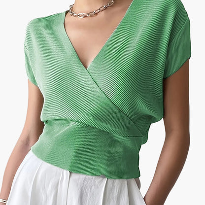 Dames wikkelshirt met V-hals en korte mouw – Modern vrijetijdstopje