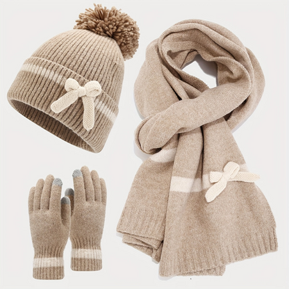 Gestricktes Winterset mit Mütze, Schal und Handschuhen, Pompon & Schleife, Beige