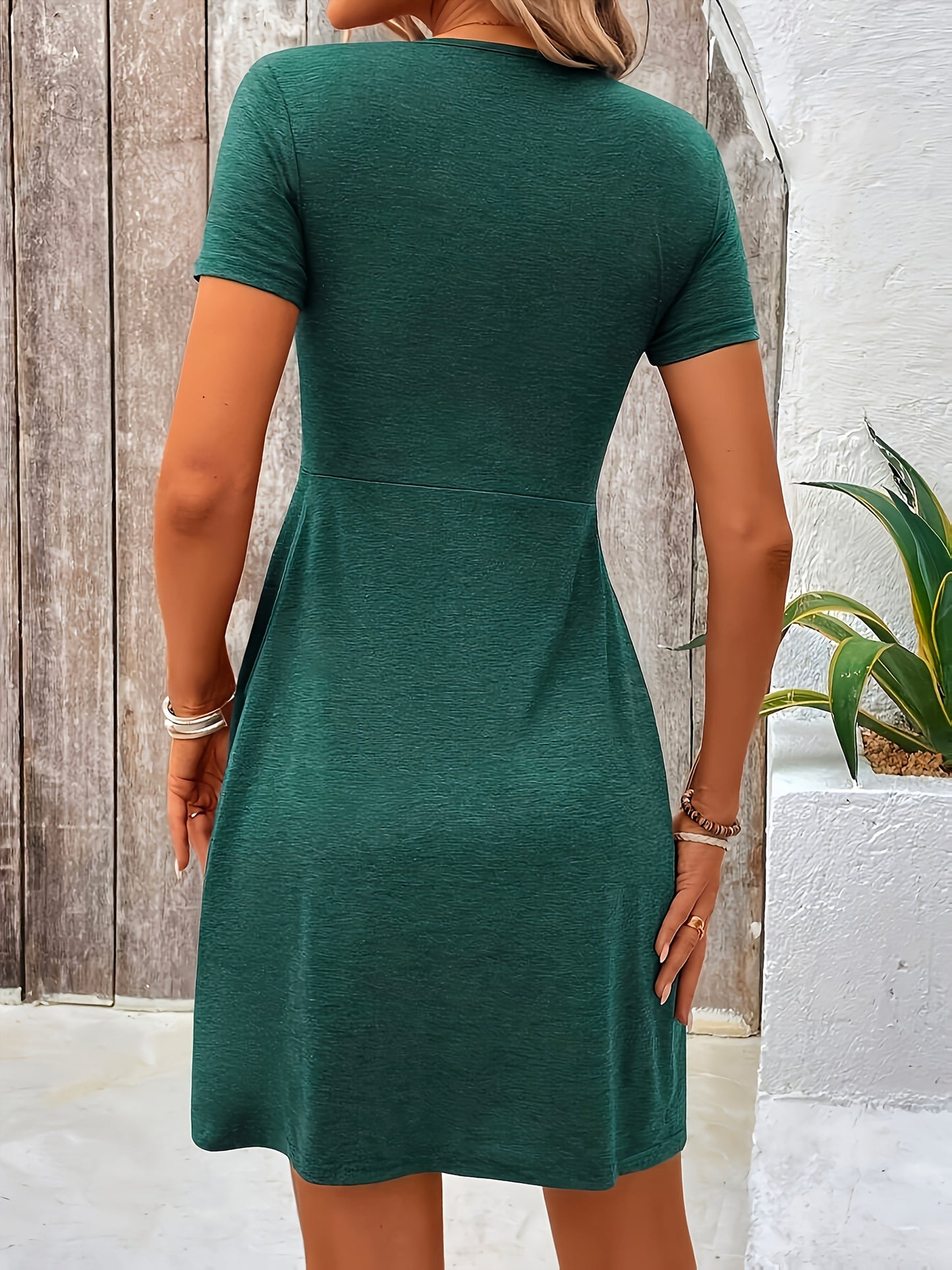 Robe d'été femme avec détail twist et décolleté en V – Style décontracté élégant