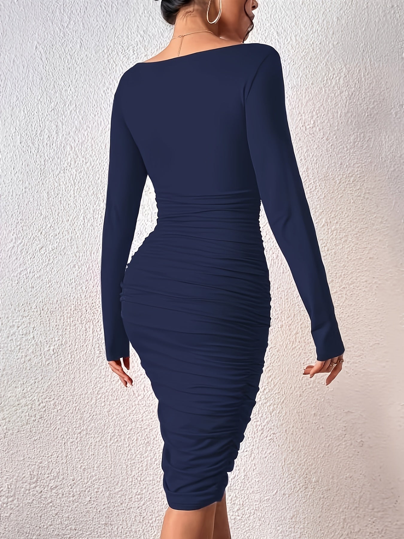 Dame Elegant Bodycon-kjole med V-hals og rynking – Perfekt for kveldsarrangementer og fester