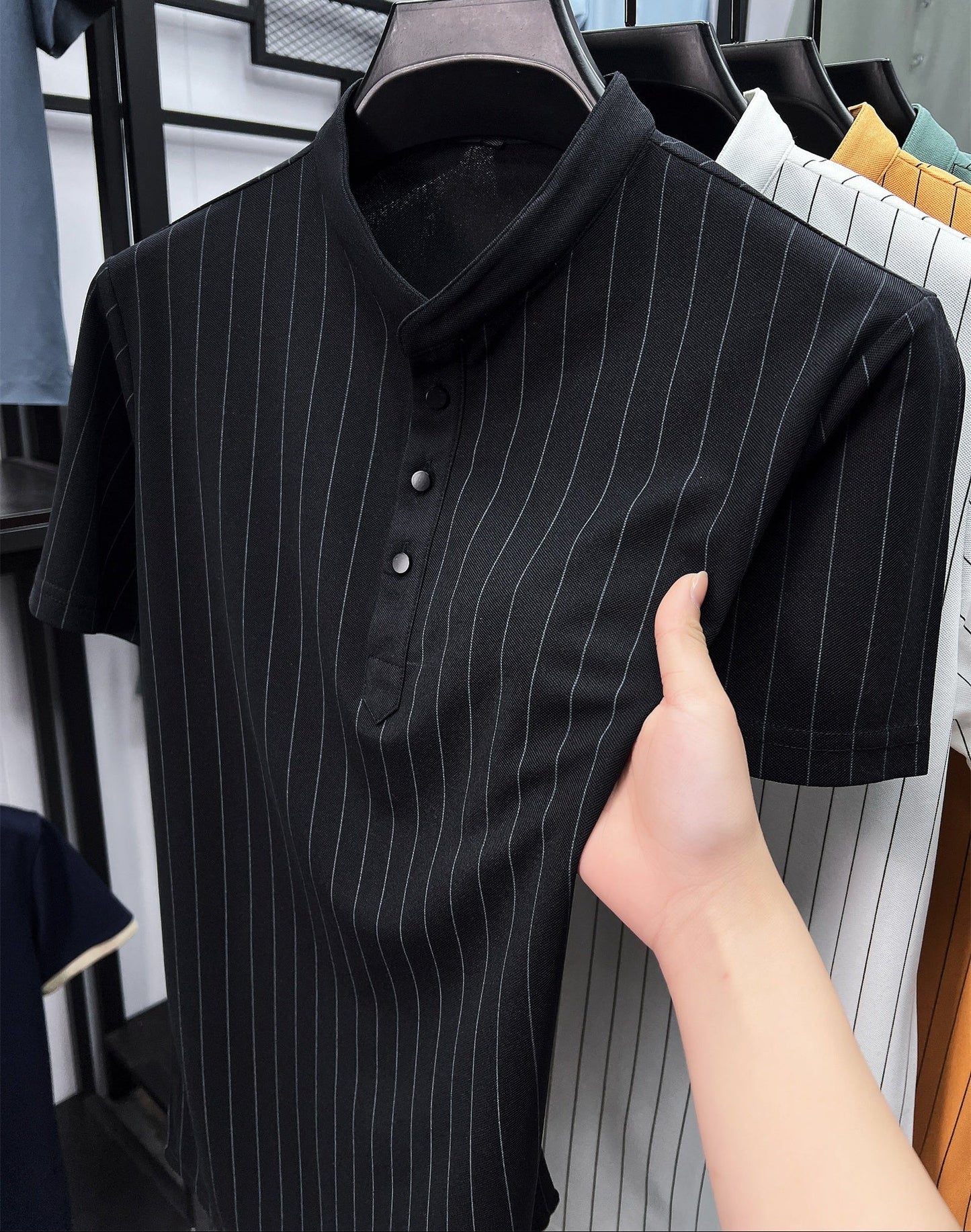Męska koszula z krótkim rękawem, stójką i prążkami do stylizacji smart casual