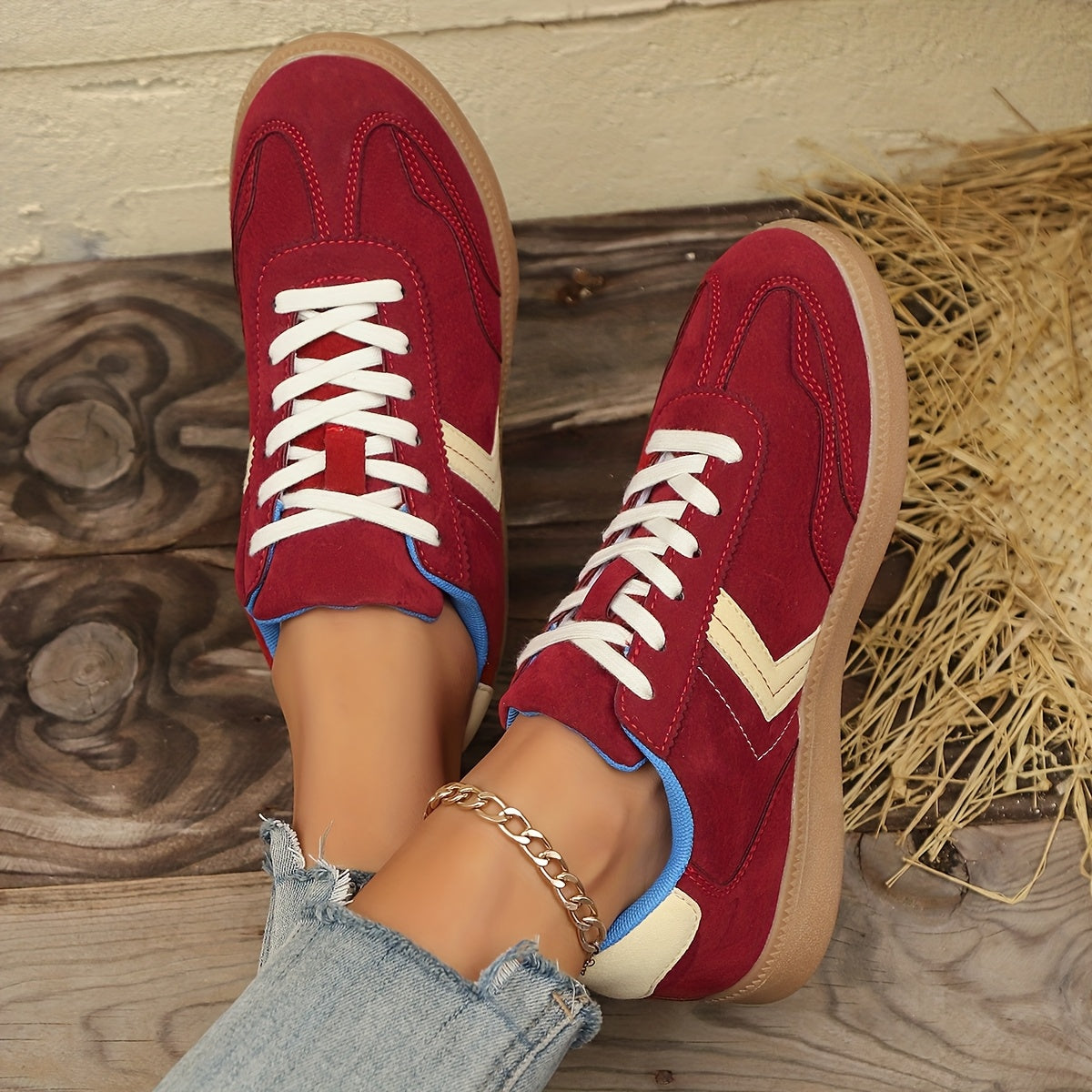 Damsneaker i retrostil med färgblockdesign för fritid och vardag