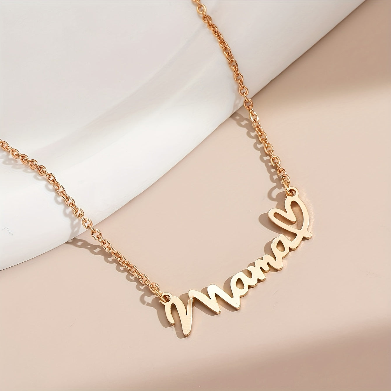 Damhalsband Mama-ord med hjärthänge – Elegant present till mammor, vardag och speciella tillfällen