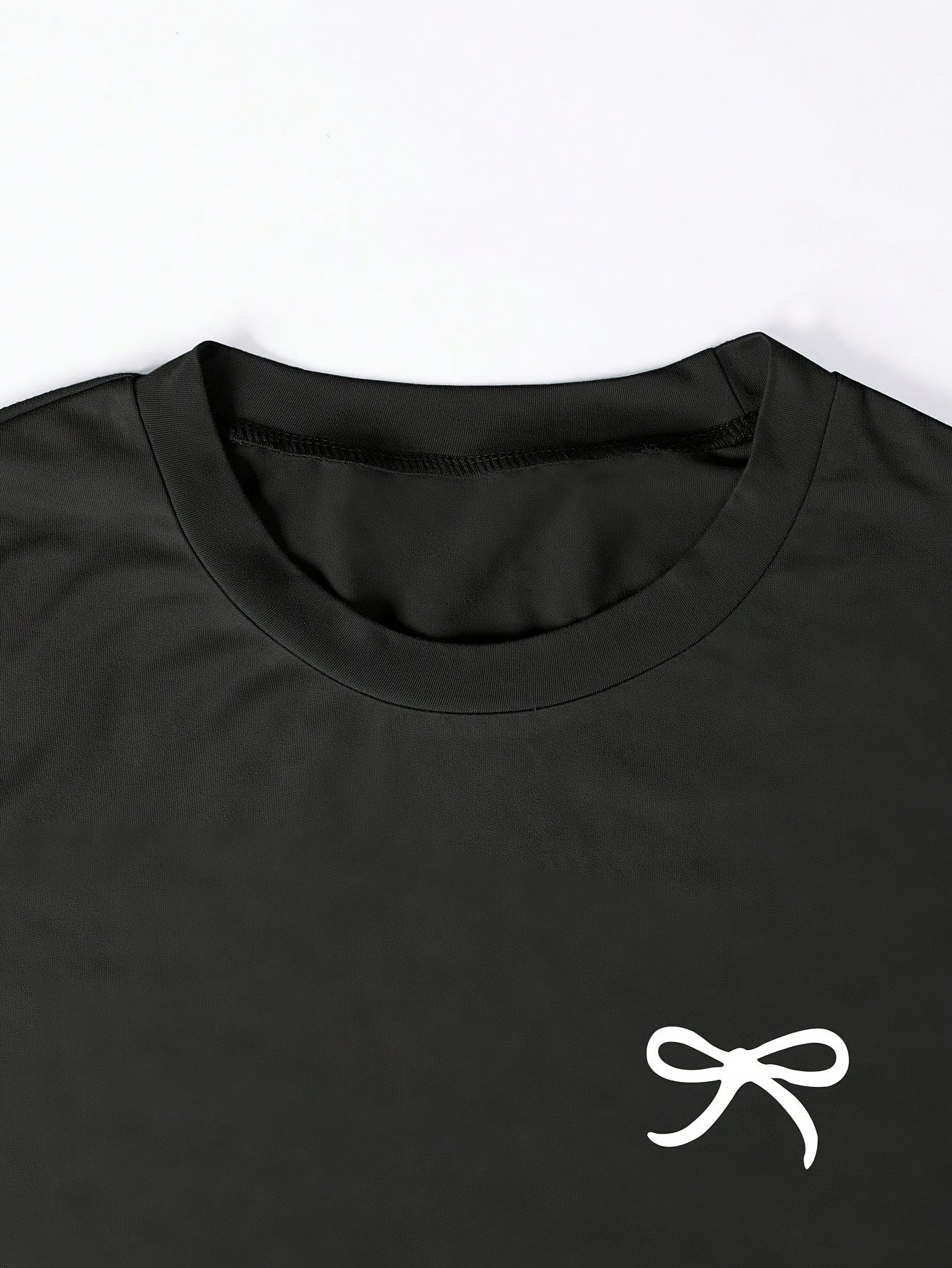 Dame basic T-skjorte med broderi og rynkinger – hverdag og fritid, kortermet, moderne