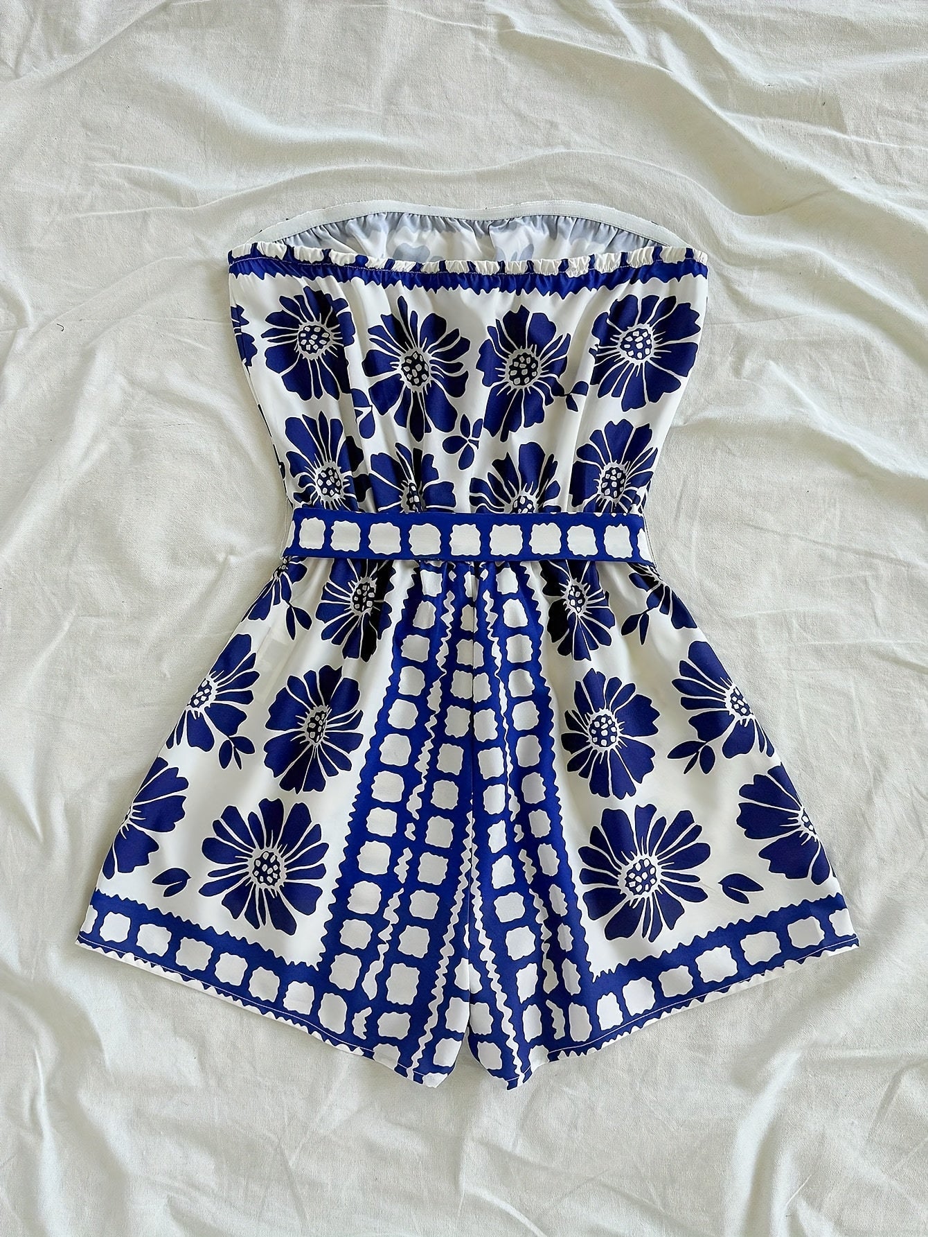 Dame bandeau-jumpsuit med blomsterprint – sommerlig heldrakt for ferie og fritid