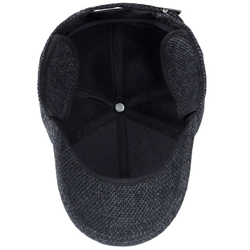 Klassieke wintermuts met oorflappen in snapback-stijl