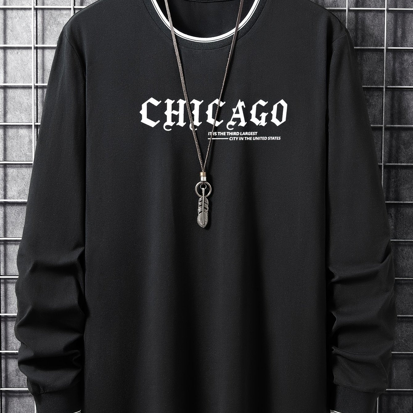 Herren Langarmshirt mit Chicago-Schriftzug und Rippbündchen, Rundhalsausschnitt