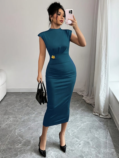 Abito midi aderente elegante da donna con spalle accentuate e dettaglio in vita – Perfetto per occasioni speciali