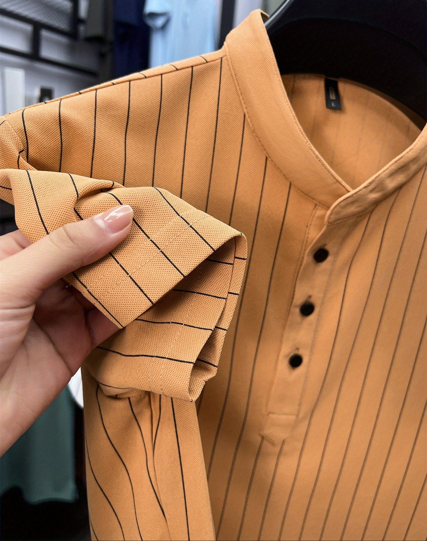 Męska koszula z krótkim rękawem, stójką i prążkami do stylizacji smart casual